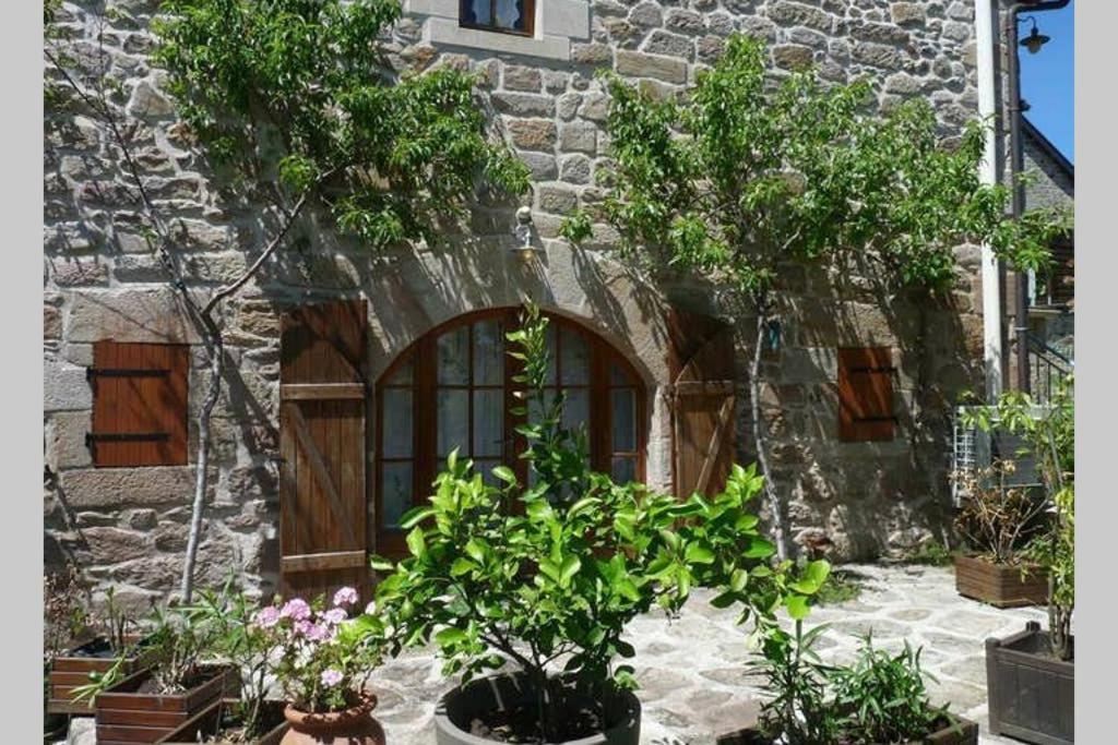La Grange De Salvaneix Gite Pour 15 Personnes 7 Chambres Avec 6 Sdb-6Wc Sarran Exterior photo